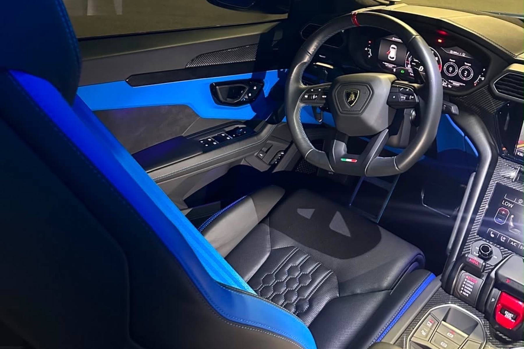 Lamborghini Urus photo 3
