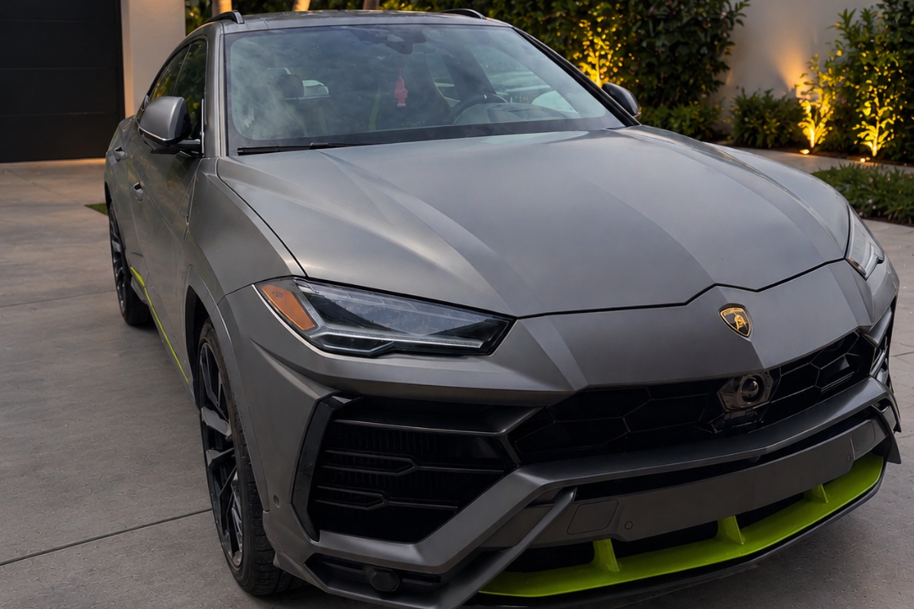 Lamborghini Urus photo