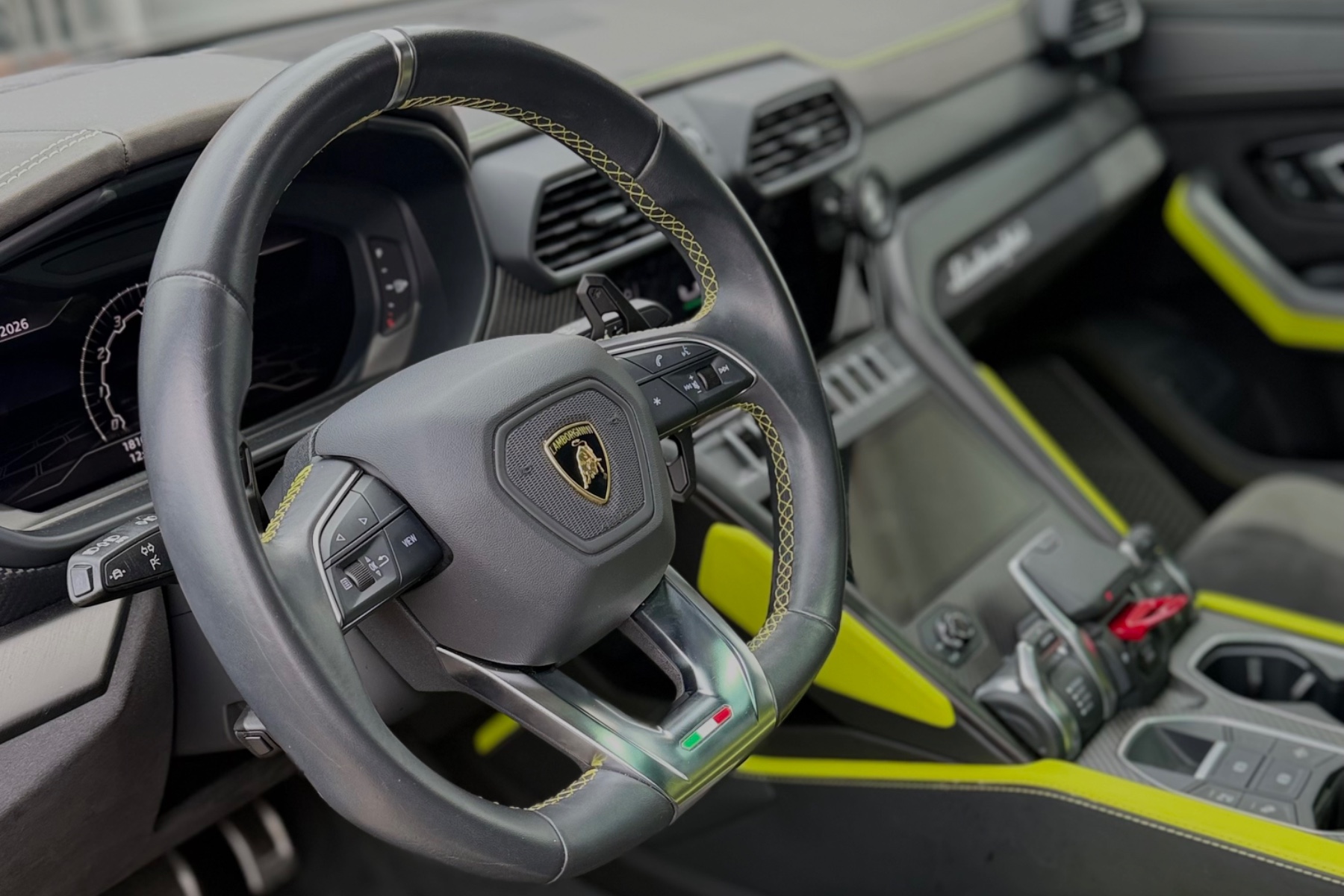 Lamborghini Urus photo 3