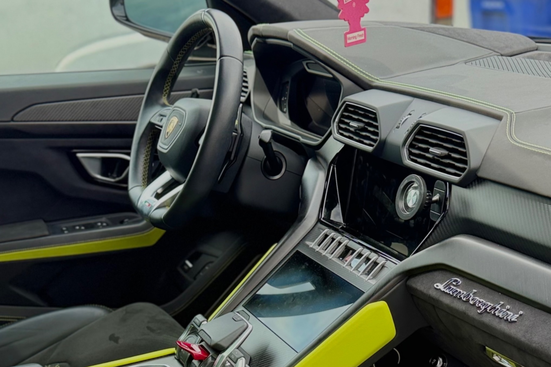 Lamborghini Urus photo 8