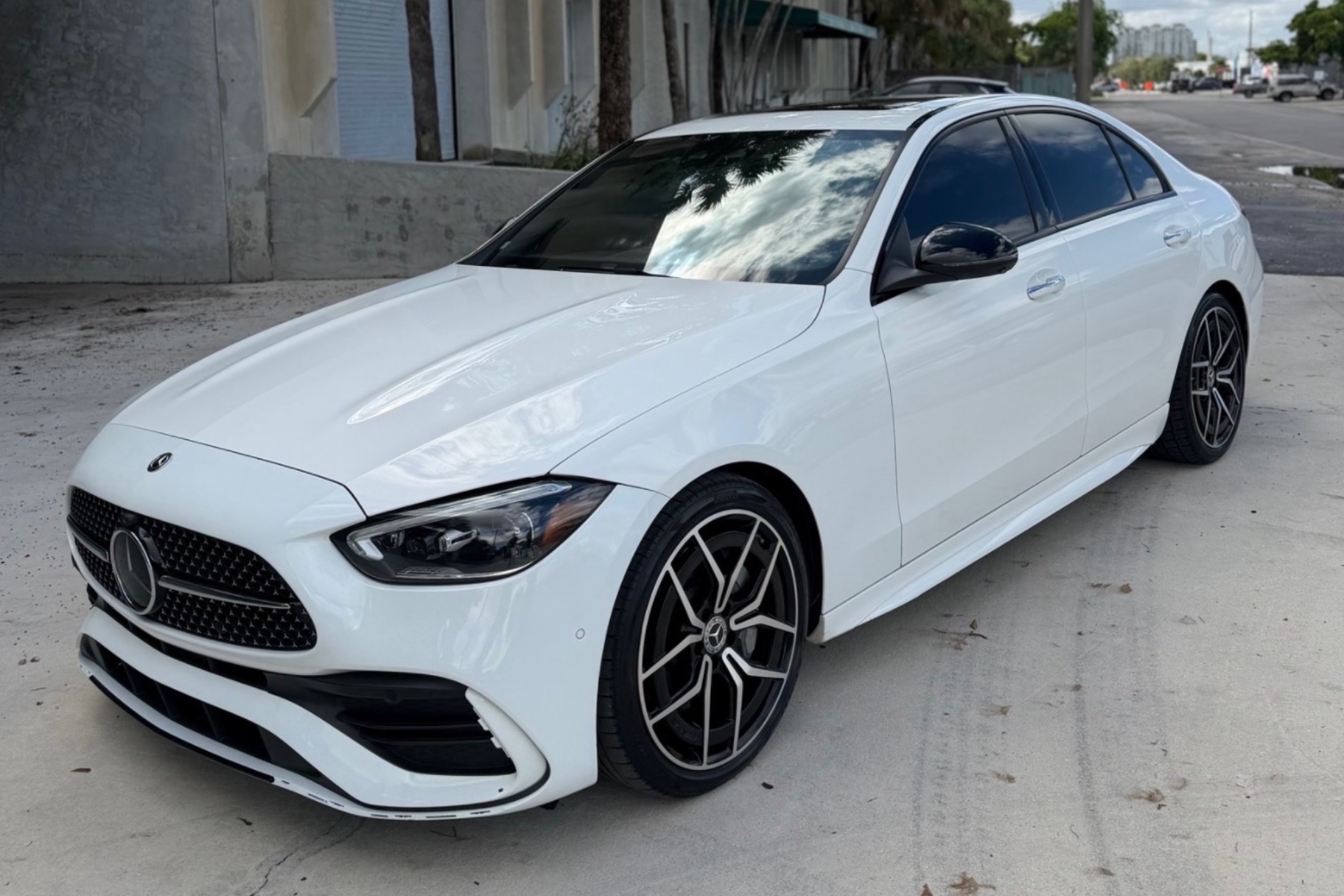 Mercedes-Benz C300 photo 2