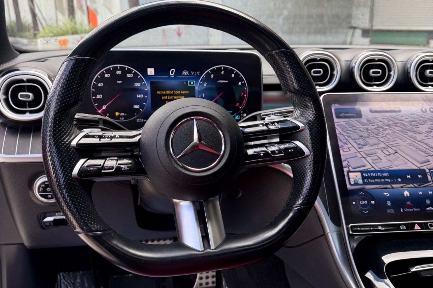Mercedes-Benz C300 photo 3