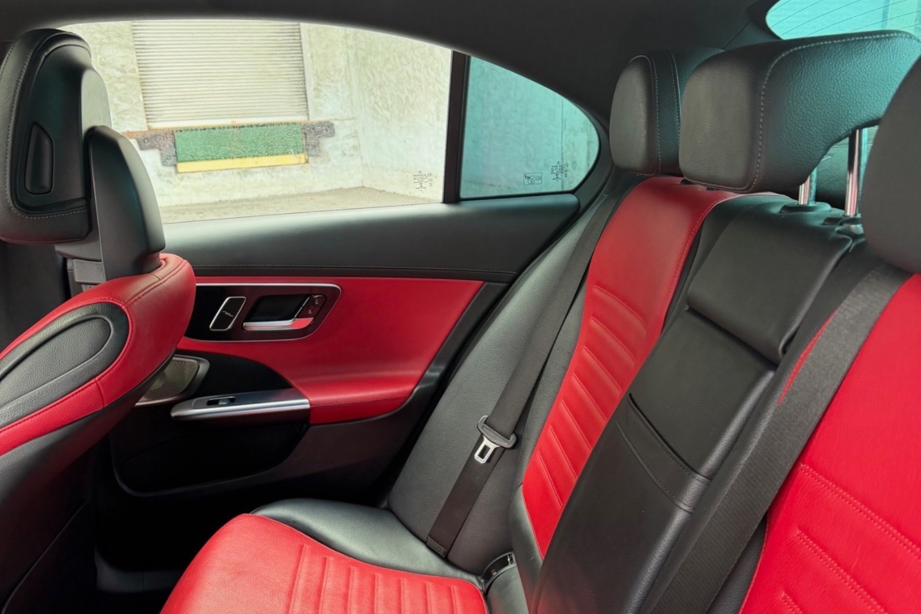 Mercedes-Benz C300 photo 6